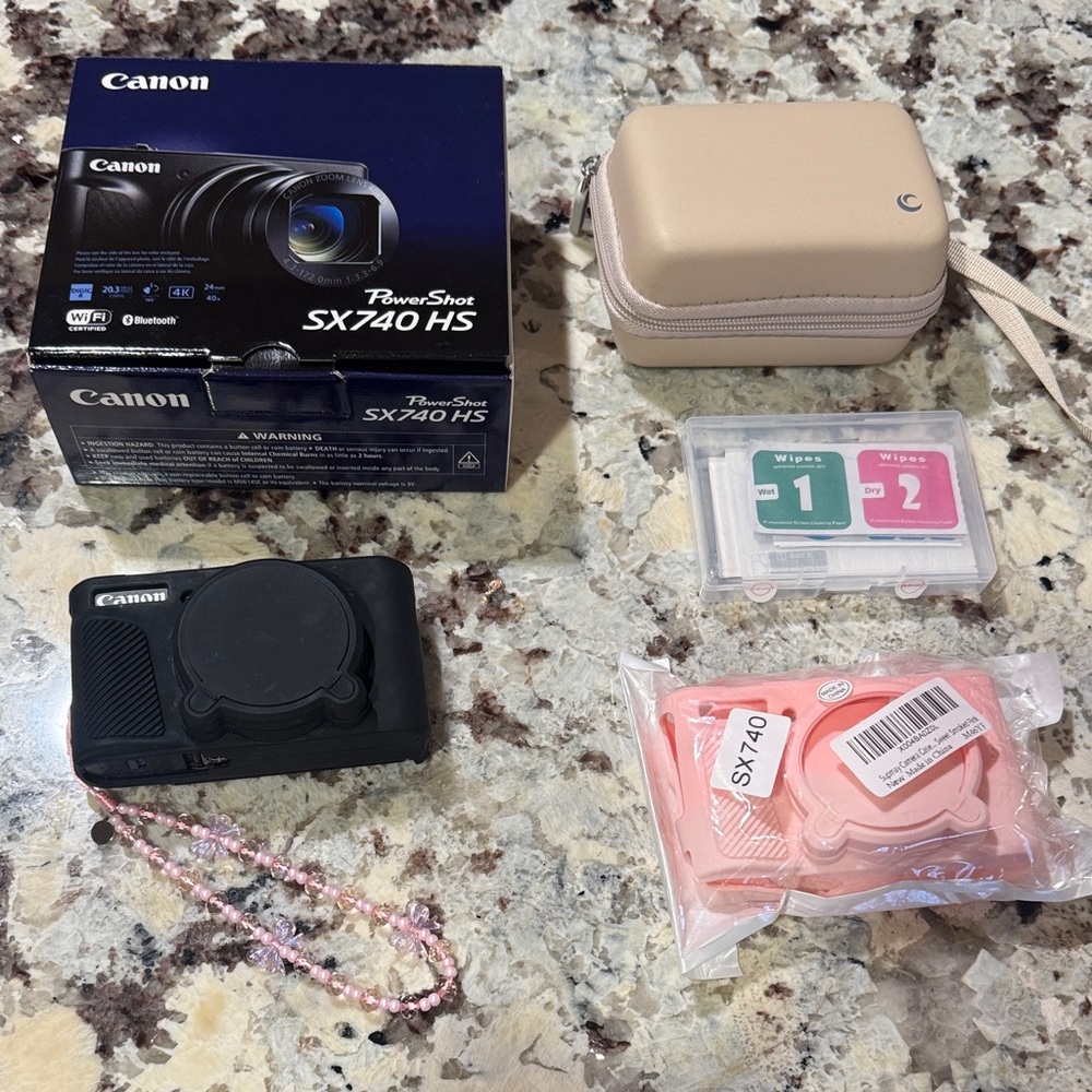 Canon PowerShot SX740 HS with Accessories
